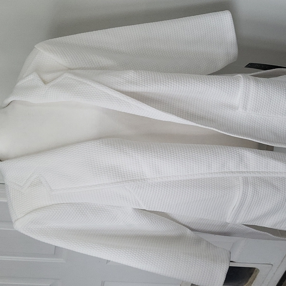 White jacket, 2X, 3/4 sleeves, perfect summer jacket